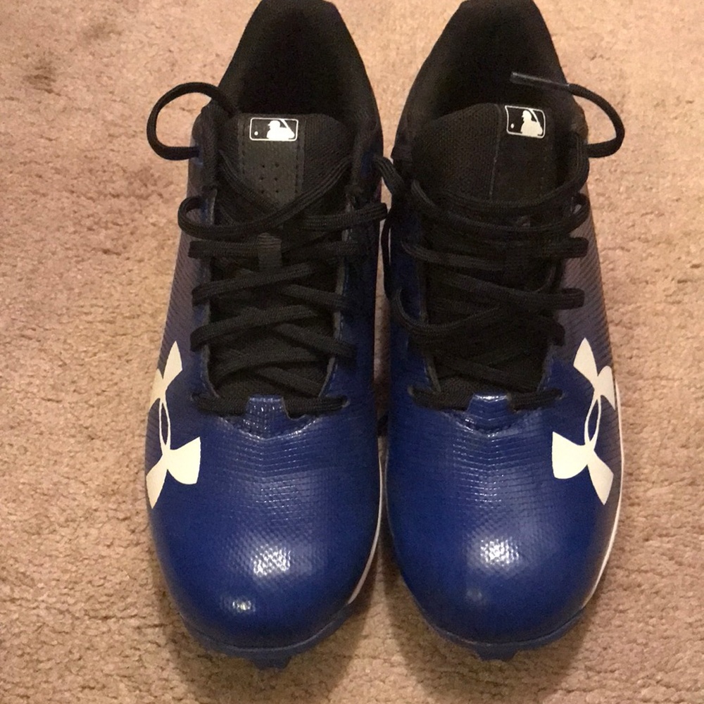 Boys baseball cleats